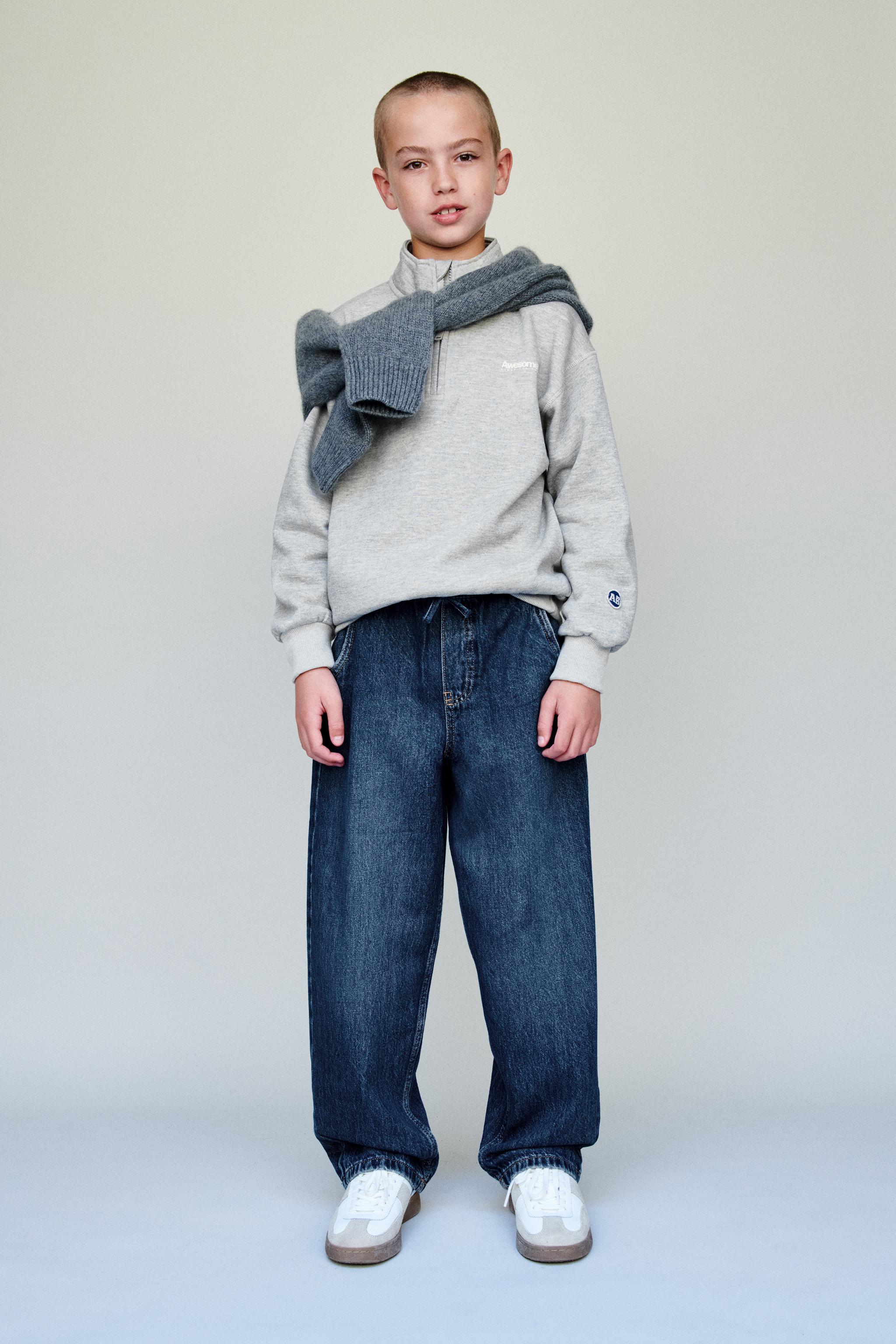 BAGGY JEANS WITH LABEL